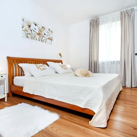 Sky Near Rovinj For 10 People With Private Heated Pool & Children Playground *