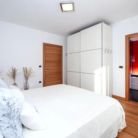 Sky Near Rovinj For 10 People With Private Heated Pool & Children Playground