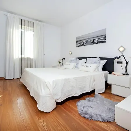Sky Near Rovinj For 10 People With Private Heated Pool & Children Playground *