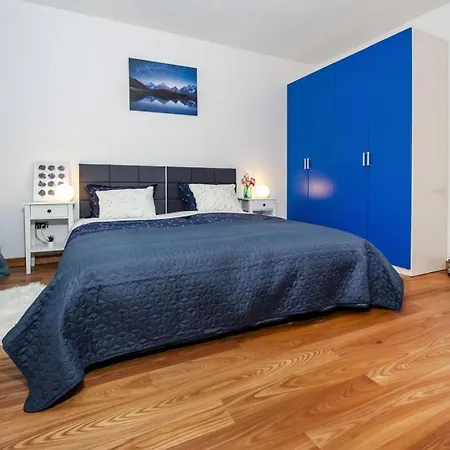 Sky Near Rovinj For 10 People With Private Heated Pool & Children Playground רובינייסקו סלו