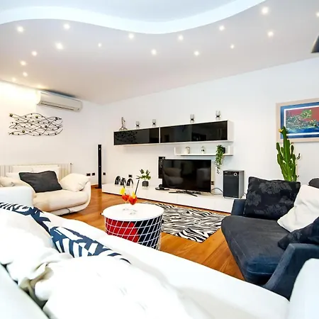 Sky Near Rovinj For 10 People With Private Heated Pool & Children Playground *