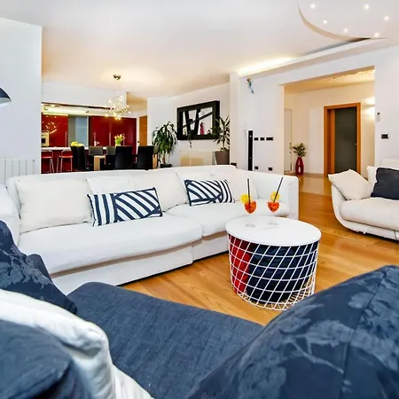 Sky Near Rovinj For 10 People With Private Heated Pool & Children Playground