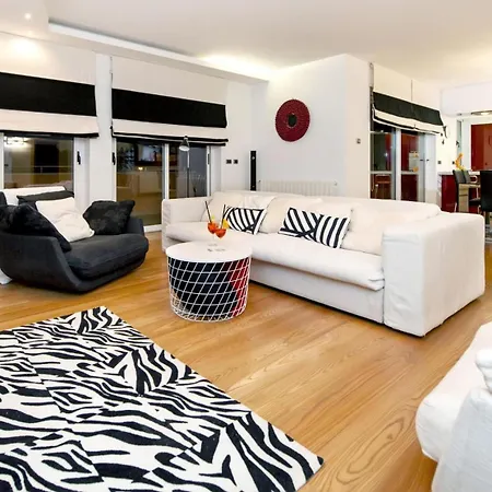 Sky Near Rovinj For 10 People With Private Heated Pool & Children Playground *