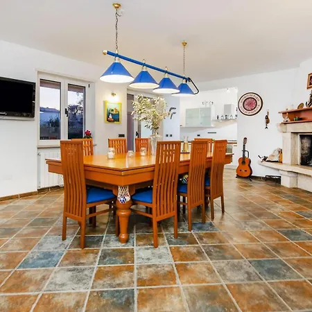 Sky Near Rovinj For 10 People With Private Heated Pool & Children Playground