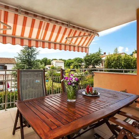 Sky Near Rovinj For 10 People With Private Heated Pool & Children Playground