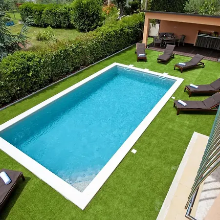 Sky Near Rovinj For 10 People With Private Heated Pool & Children Playground וילה רובינייסקו סלו