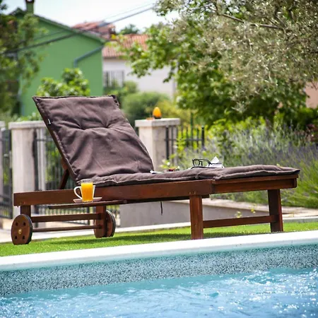 Villa Sky Near Rovinj For 10 People With Private Heated Pool & Children Playground Rovinjsko Selo
