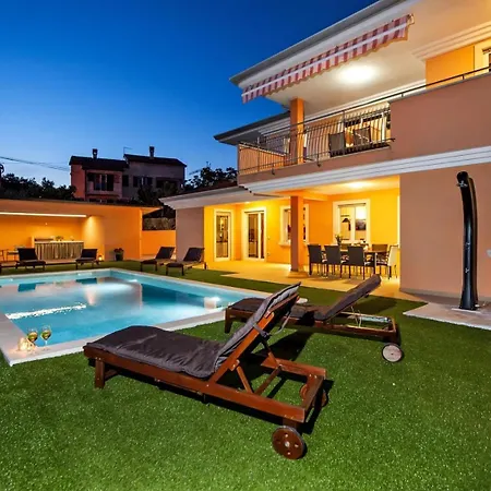 Sky Near Rovinj For 10 People With Private Heated Pool & Children Playground Rovinjsko Selo