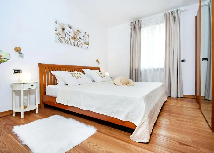 Sky Near Rovinj For 10 People With Private Heated Pool & Children Playground *