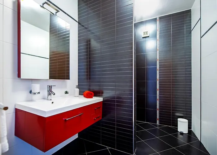 ヴィラ Sky Near Rovinj For 10 People With Private Heated Pool & Children Playground