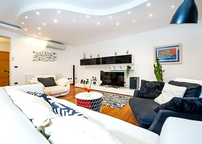 Sky Near Rovinj For 10 People With Private Heated Pool & Children Playground *