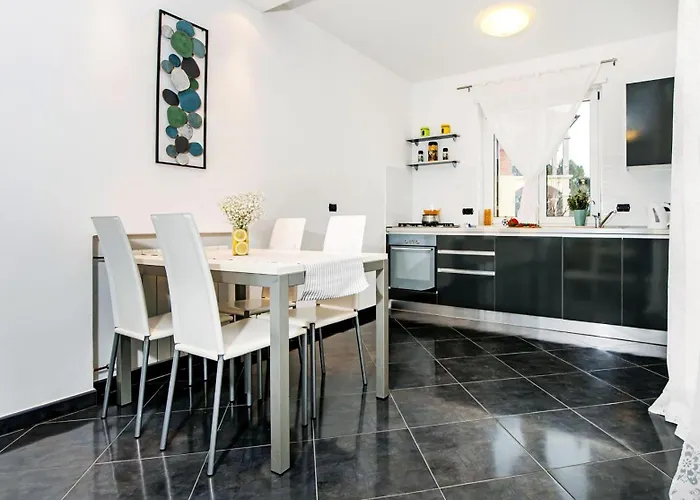 Sky Near Rovinj For 10 People With Private Heated Pool & Children Playground * ロヴィンスコ・セロ