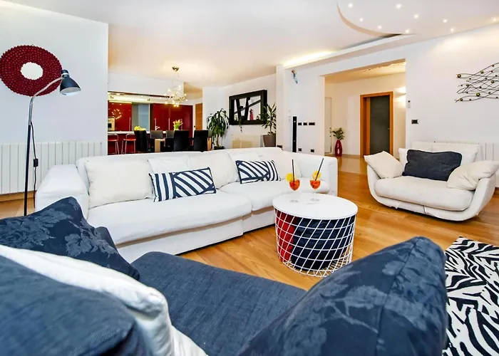 Sky Near Rovinj For 10 People With Private Heated Pool & Children Playground