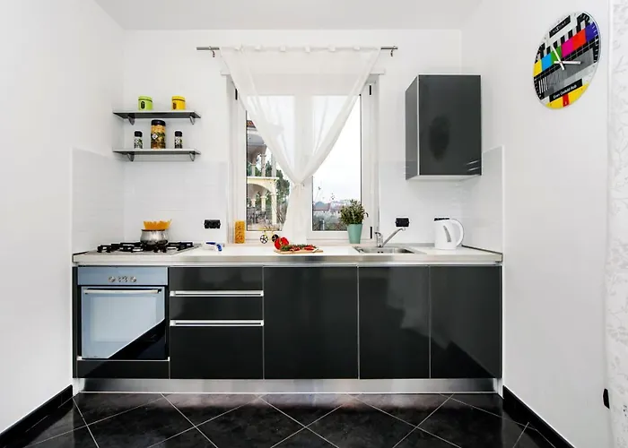 ヴィラ Sky Near Rovinj For 10 People With Private Heated Pool & Children Playground