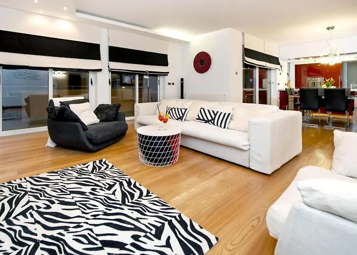 Sky Near Rovinj For 10 People With Private Heated Pool & Children Playground *