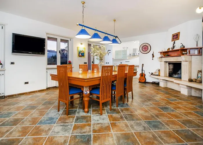 Sky Near Rovinj For 10 People With Private Heated Pool & Children Playground