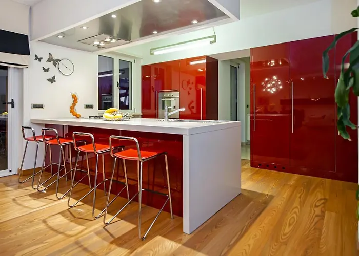 ヴィラ Sky Near Rovinj For 10 People With Private Heated Pool & Children Playground