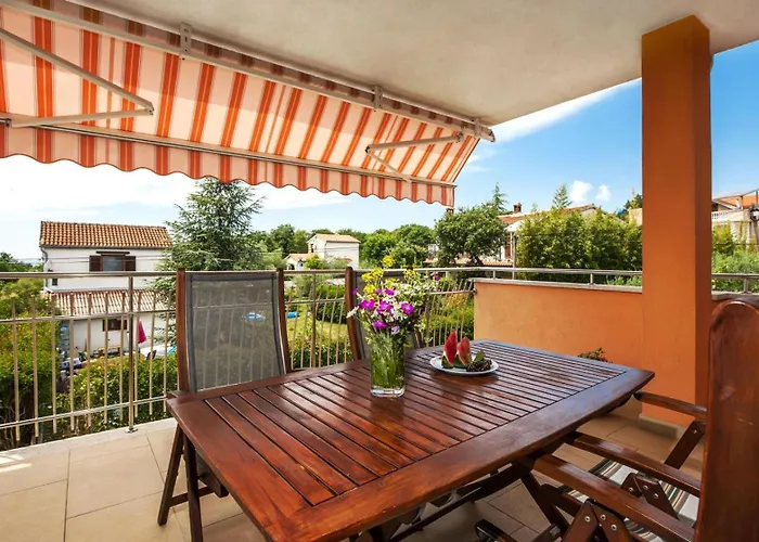 Sky Near Rovinj For 10 People With Private Heated Pool & Children Playground