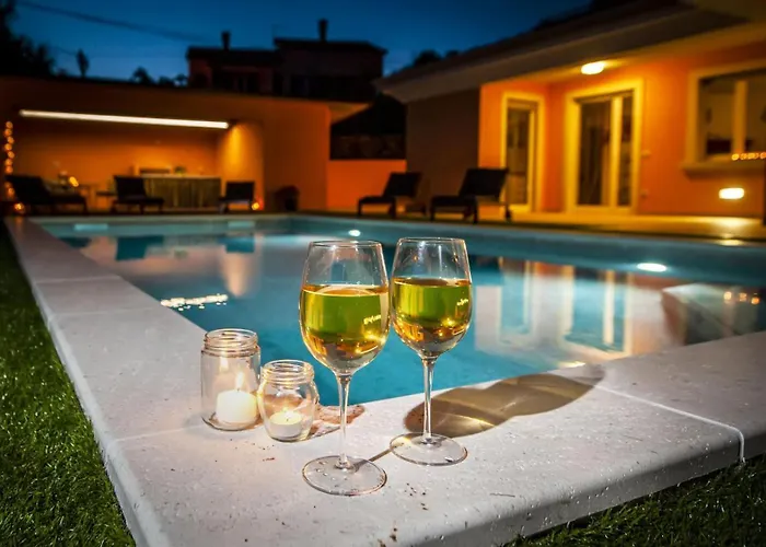 Sky Near Rovinj For 10 People With Private Heated Pool & Children Playground ヴィラ *