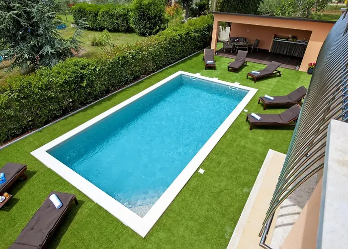 Sky Near Rovinj For 10 People With Private Heated Pool & Children Playground ヴィラ ロヴィンスコ・セロ