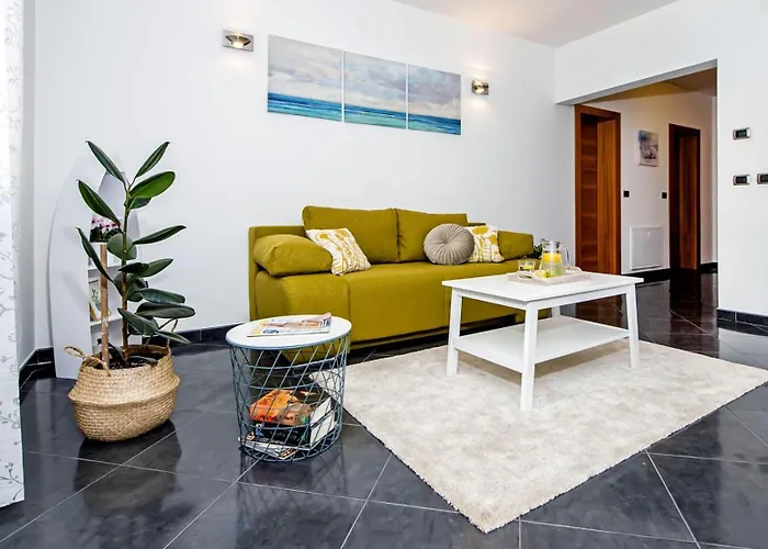 Sky Near Rovinj For 10 People With Private Heated Pool & Children Playground