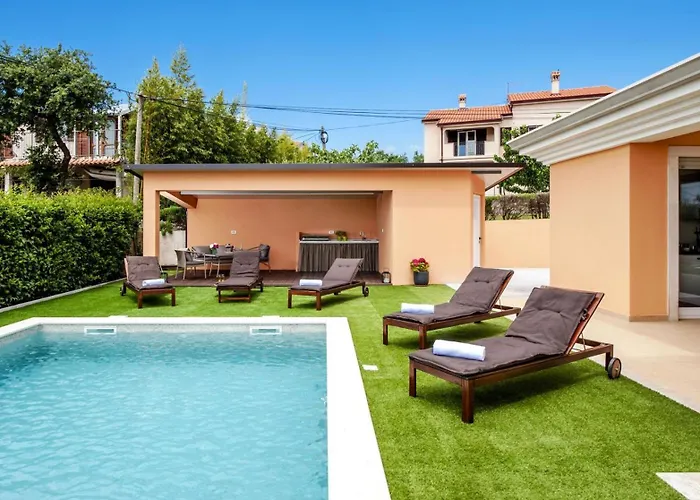 Sky Near Rovinj For 10 People With Private Heated Pool & Children Playground ロヴィンスコ・セロ